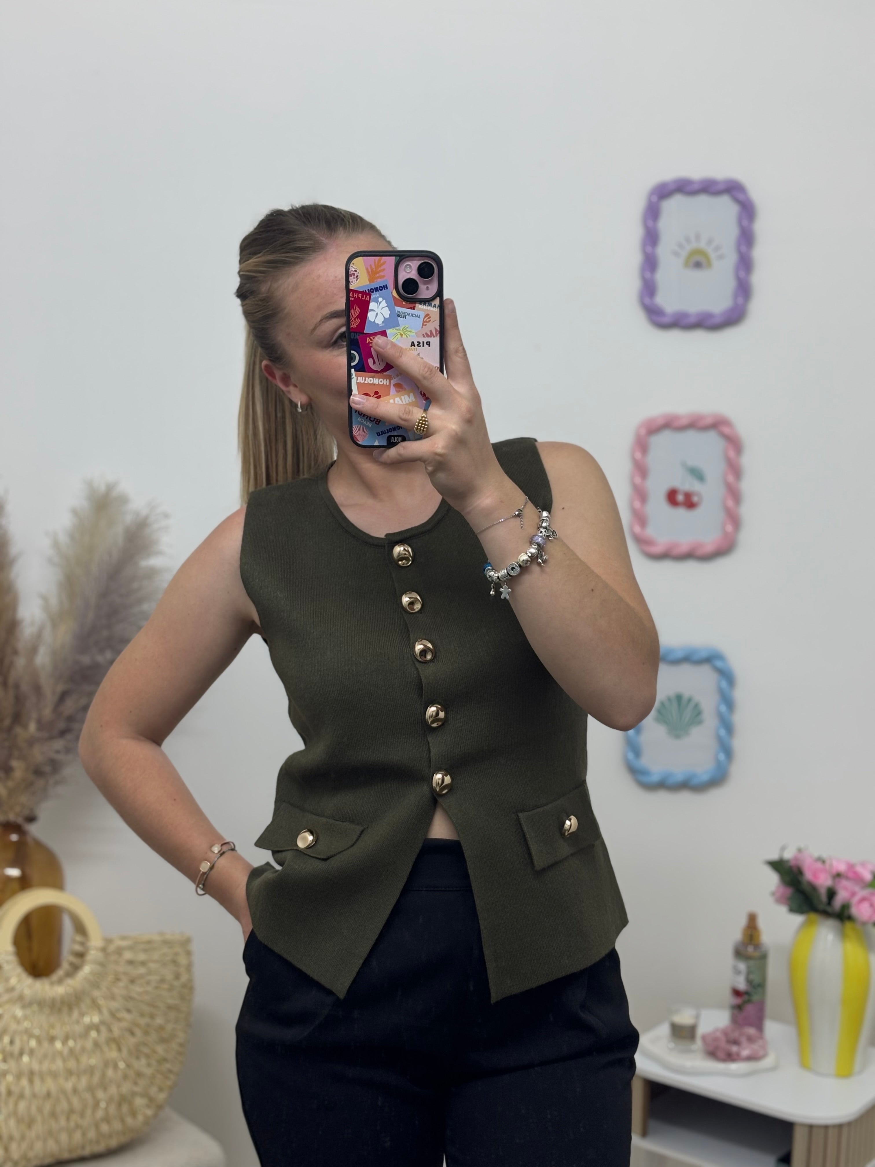 Gilet sans manches à boutons