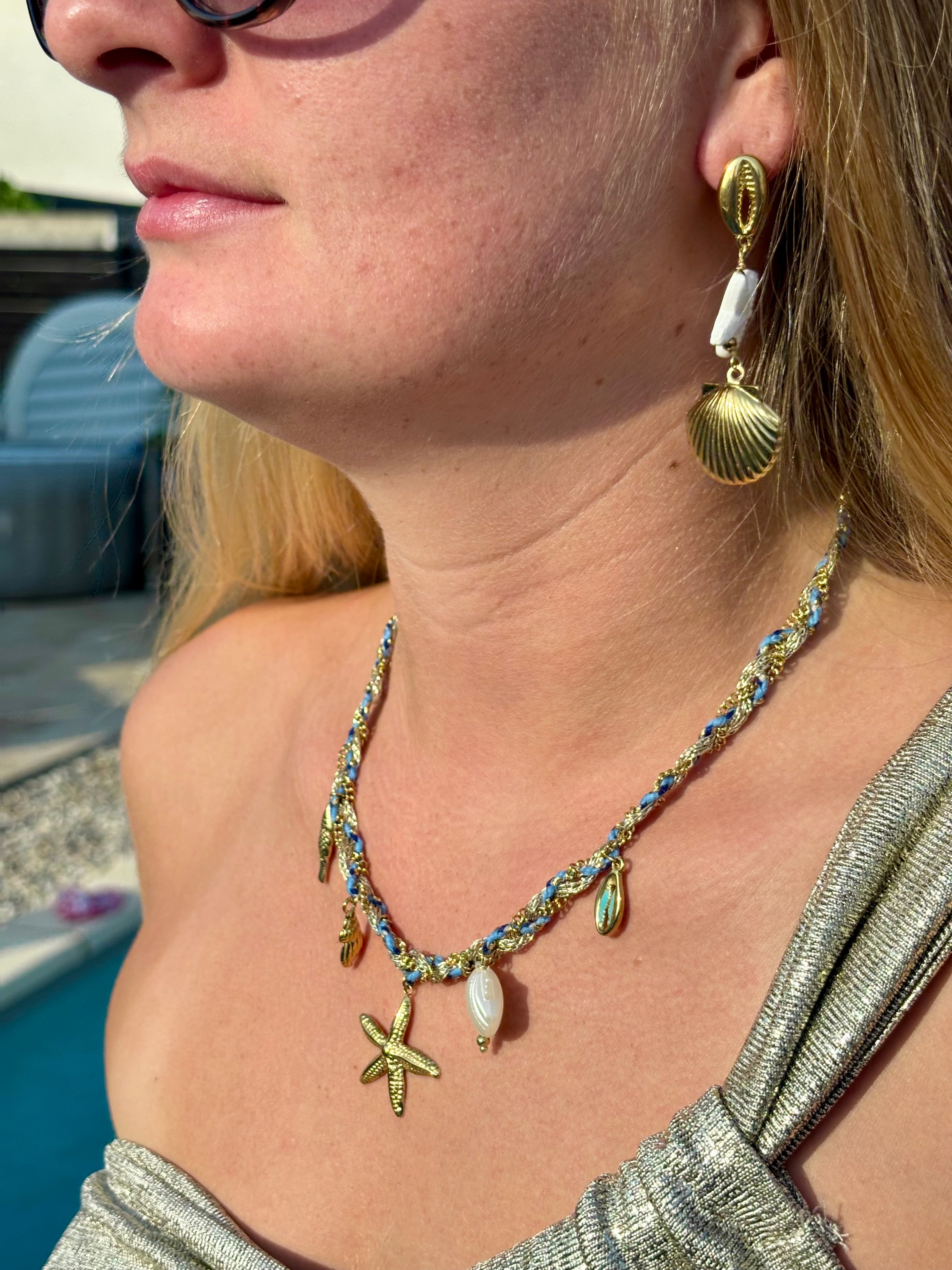 Collier avec coquillages bleu