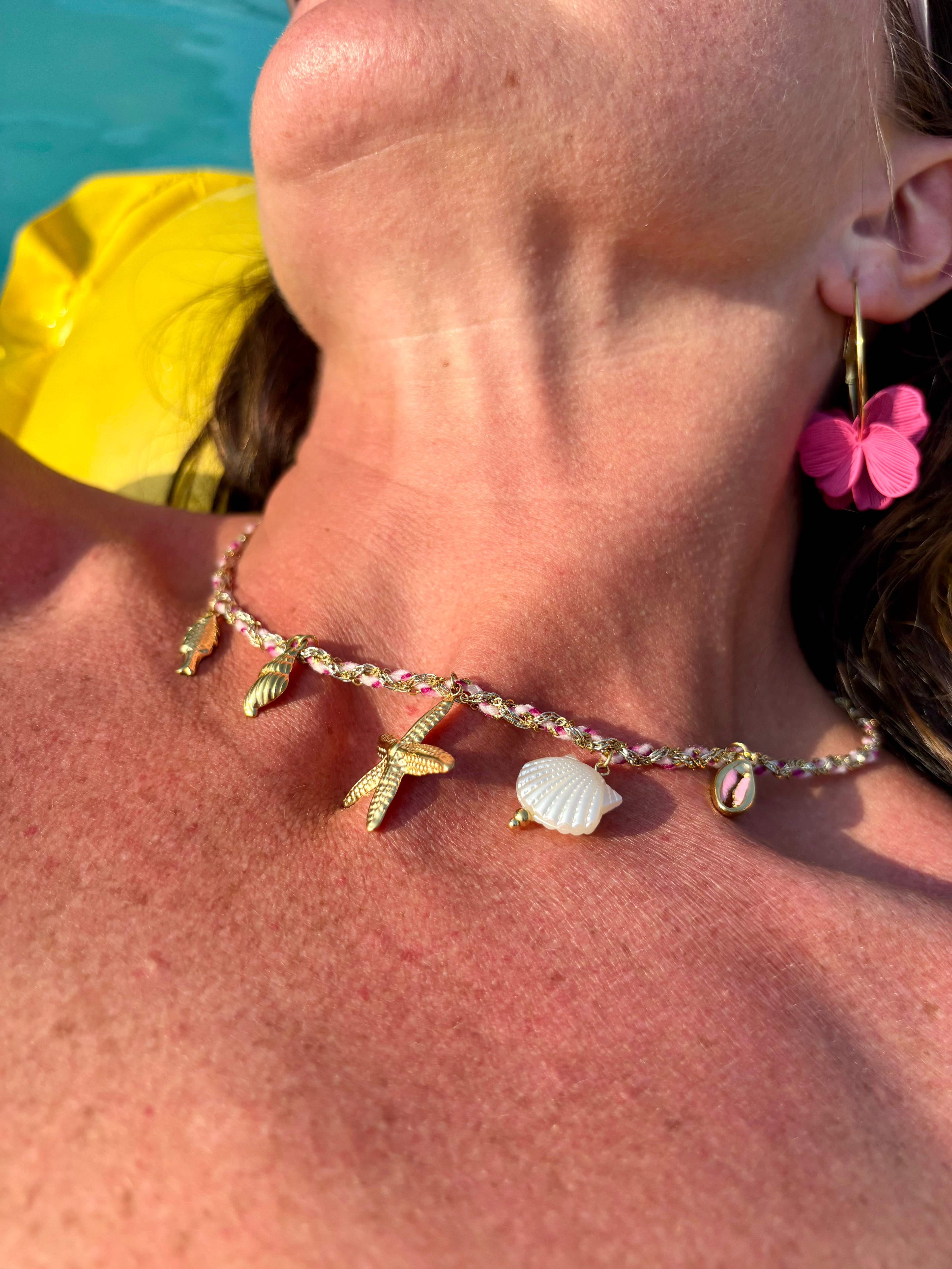 Collier avec coquillages rose