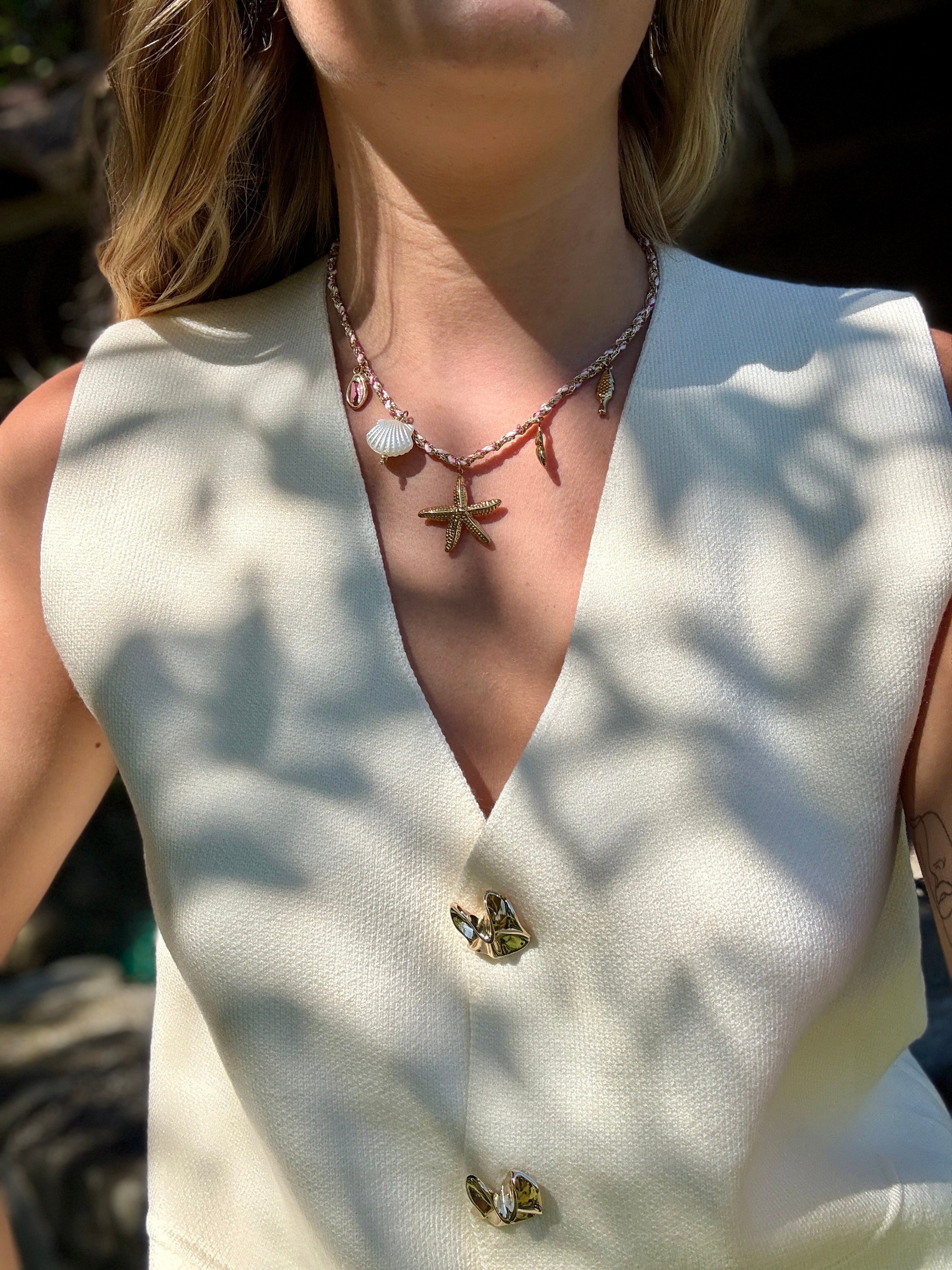 Collier avec coquillages rose